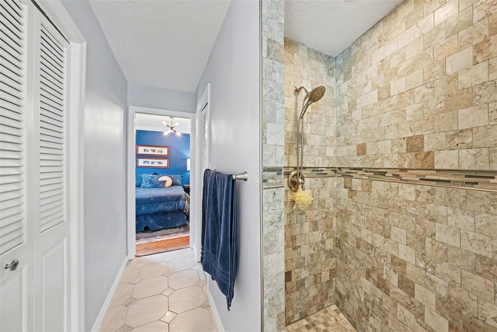 Listing photo id 17 for 1009 Morfield Lane