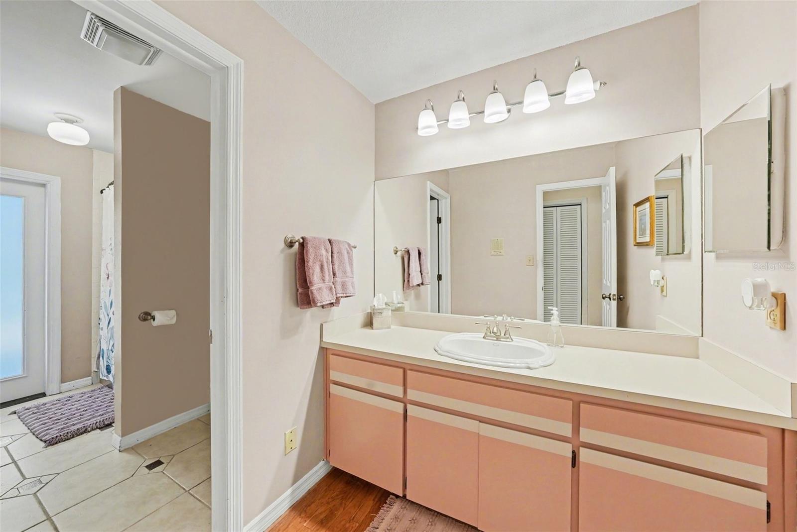 Listing photo id 18 for 1009 Morfield Lane