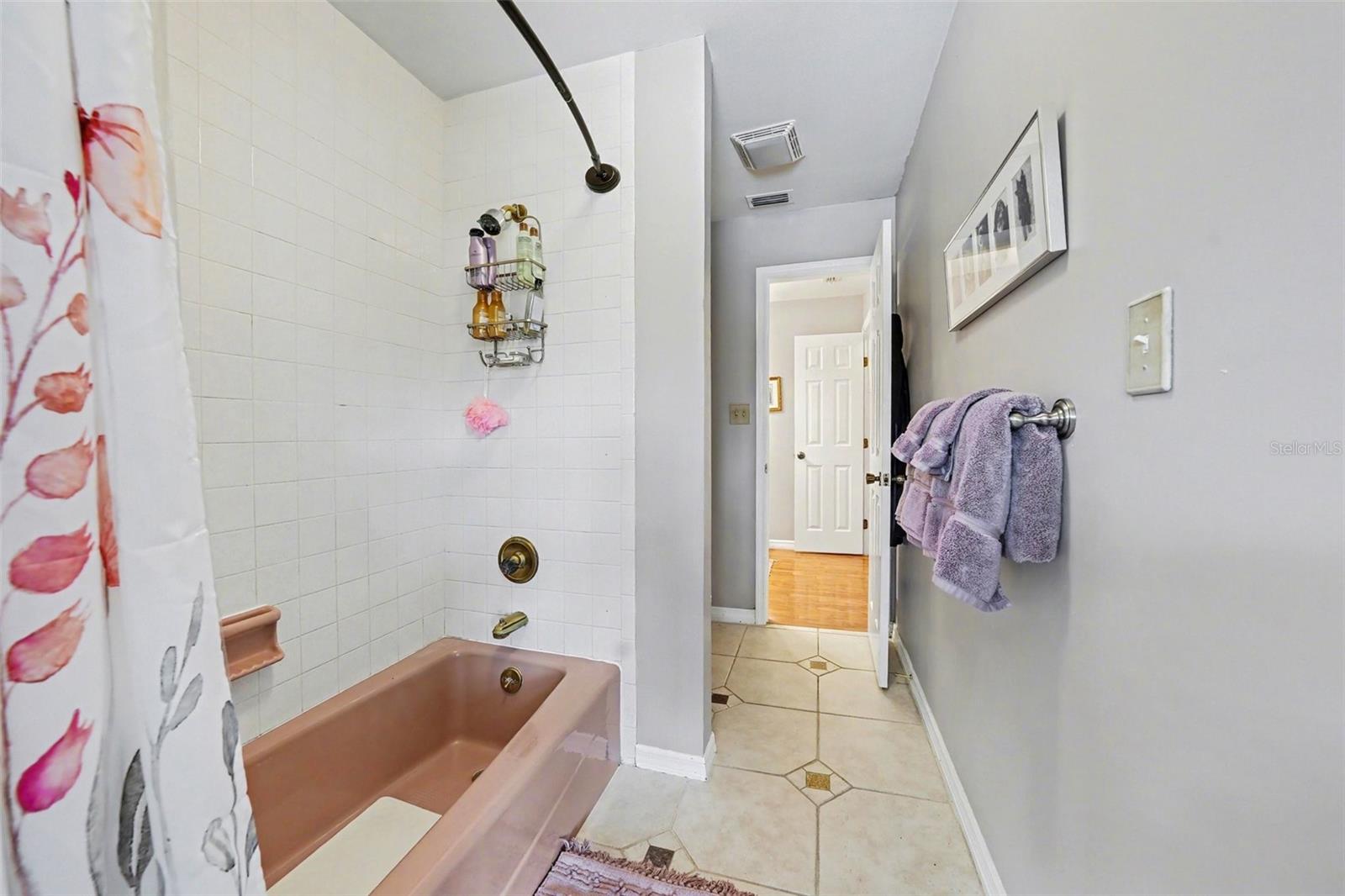 Listing photo id 19 for 1009 Morfield Lane