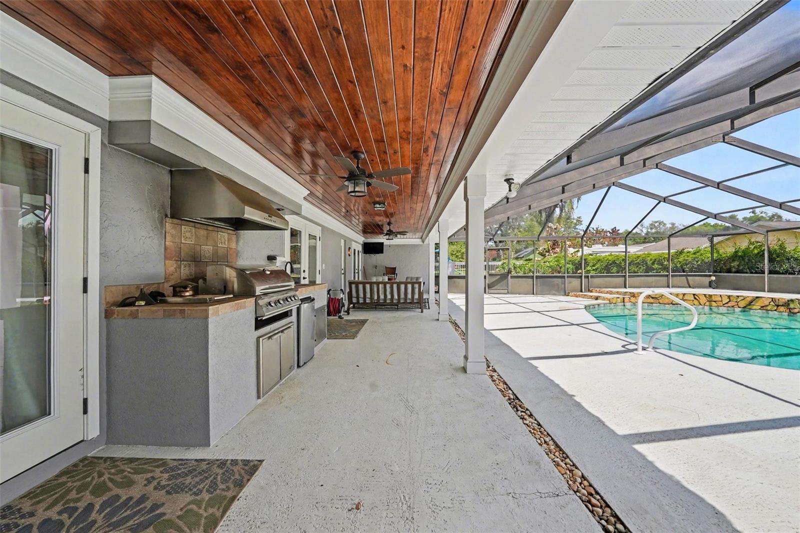 Listing photo id 21 for 1009 Morfield Lane