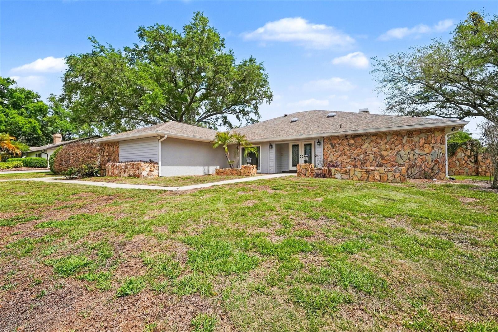 Listing photo id 24 for 1009 Morfield Lane