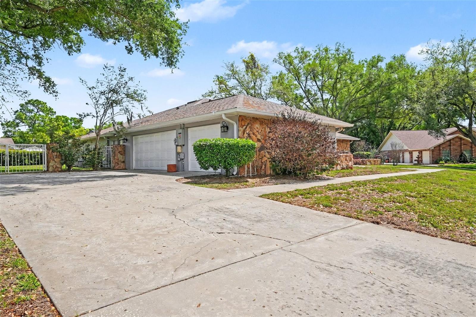 Listing photo id 25 for 1009 Morfield Lane