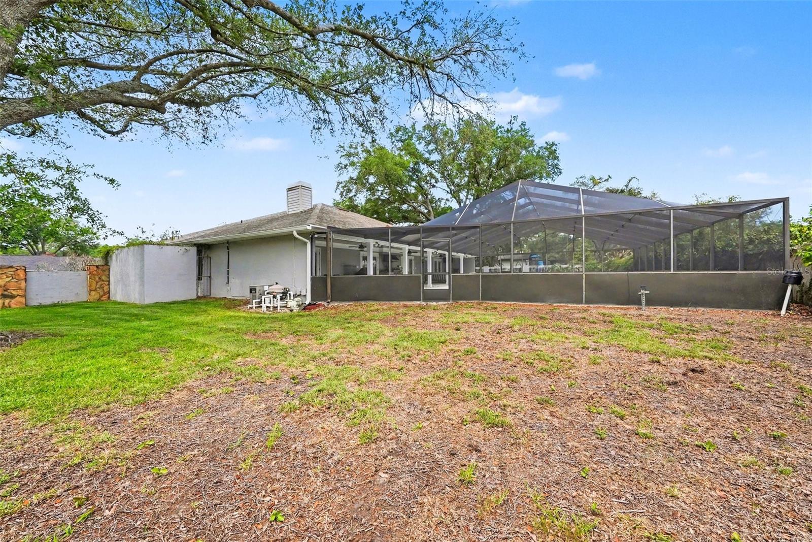 Listing photo id 27 for 1009 Morfield Lane