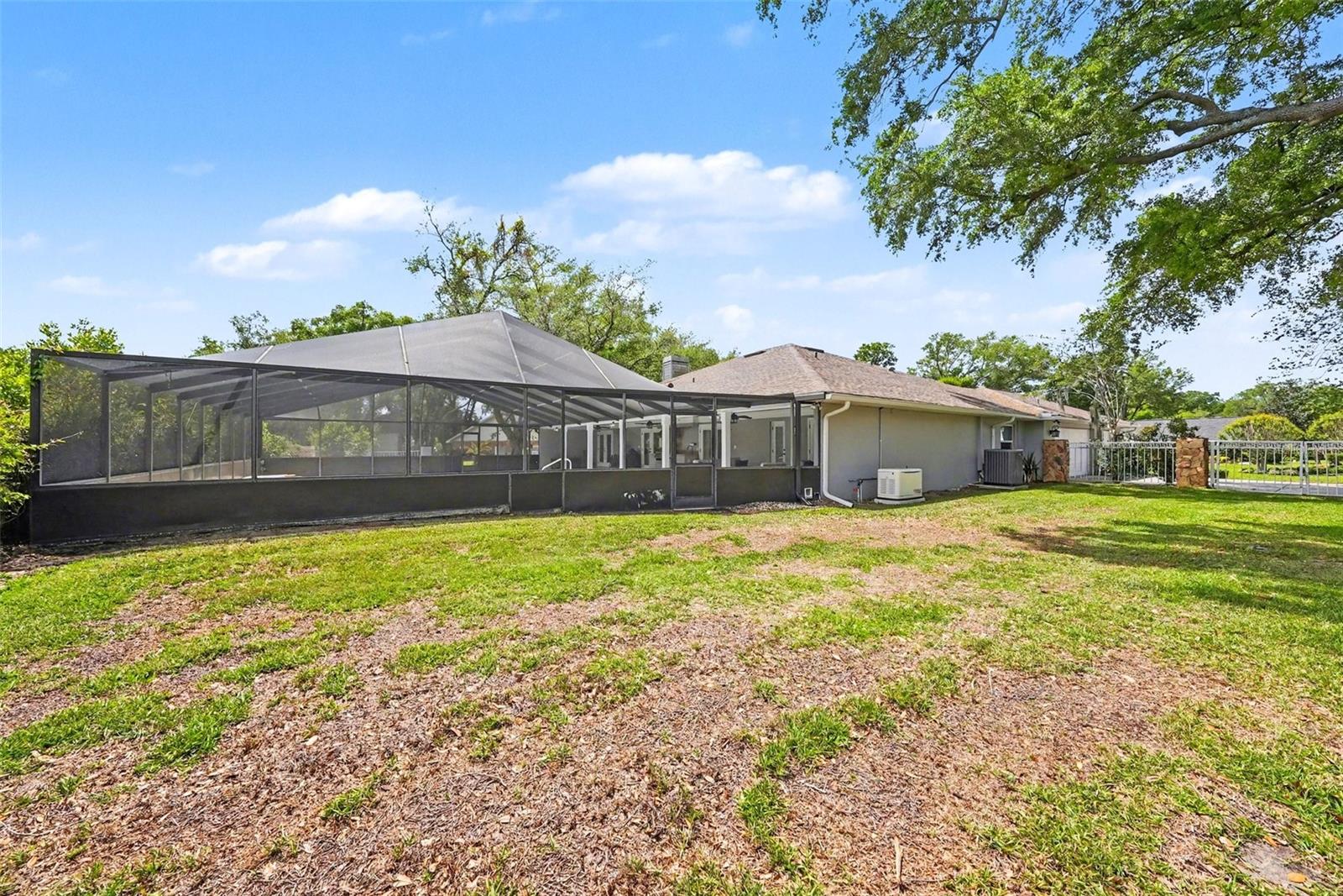 Listing photo id 28 for 1009 Morfield Lane