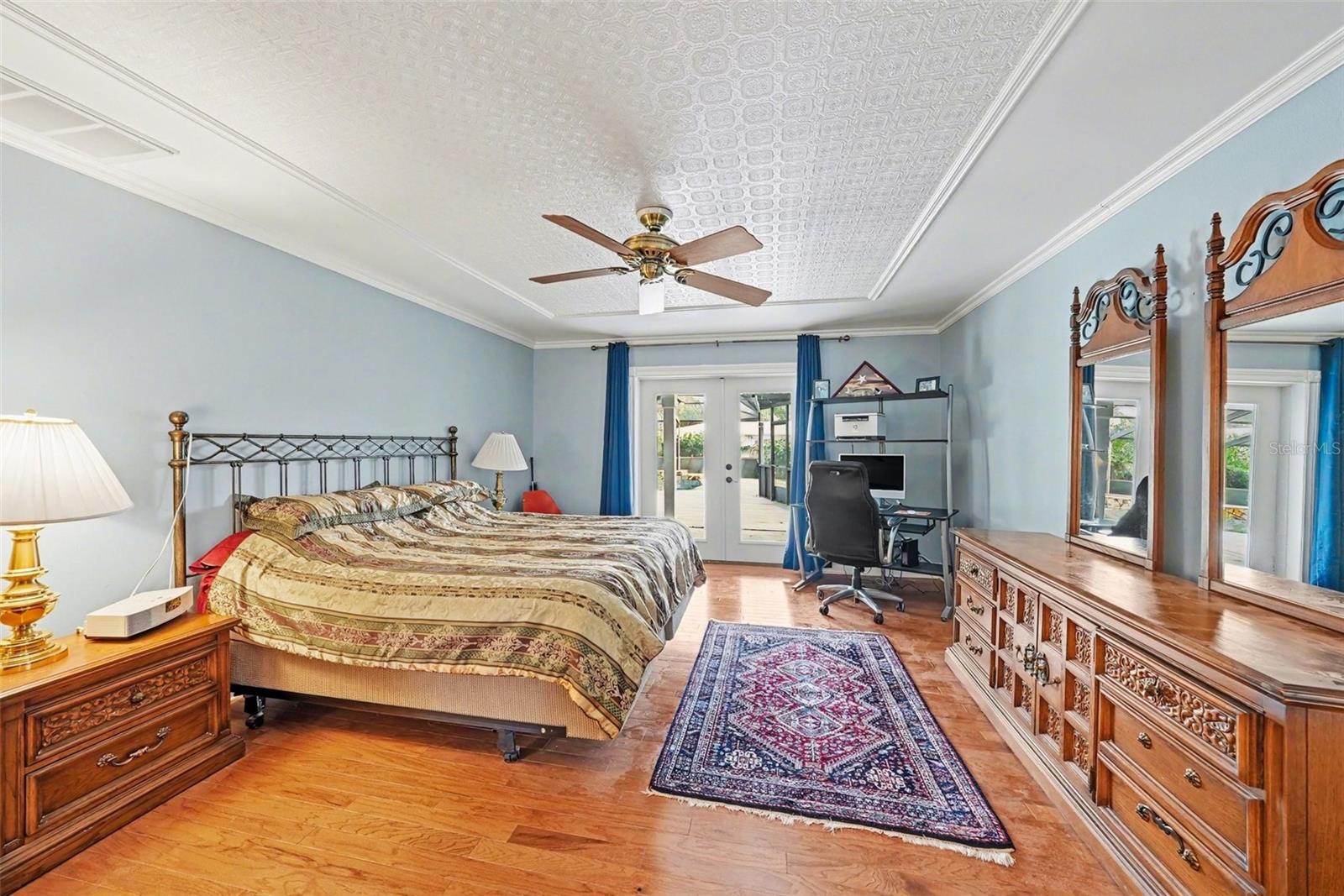 Listing photo id 2 for 1009 Morfield Lane