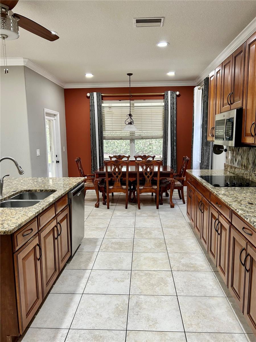 Image 22 of 90 For 2907 Winglewood Circle