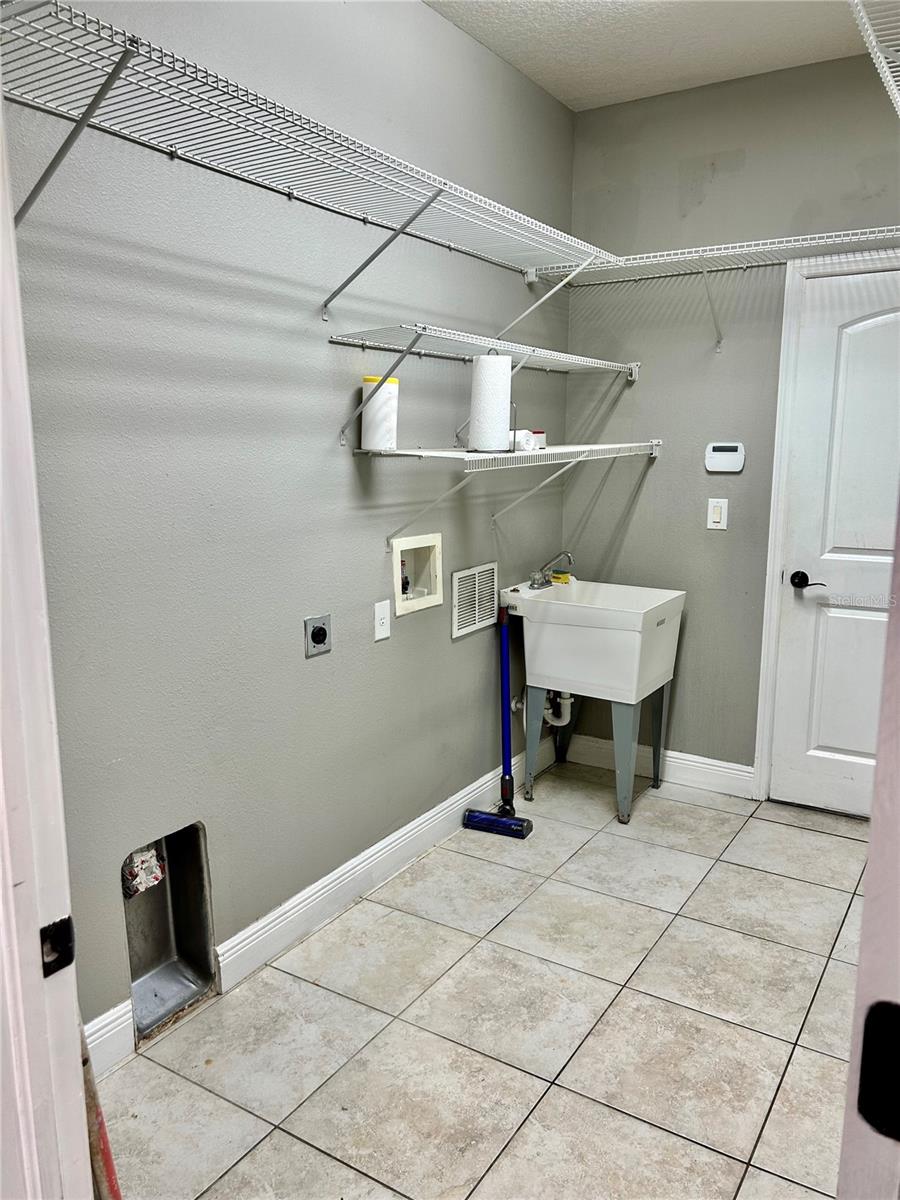 Image 25 of 90 For 2907 Winglewood Circle