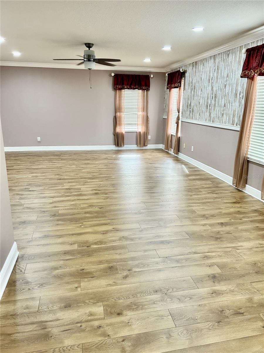 Image 43 of 90 For 2907 Winglewood Circle