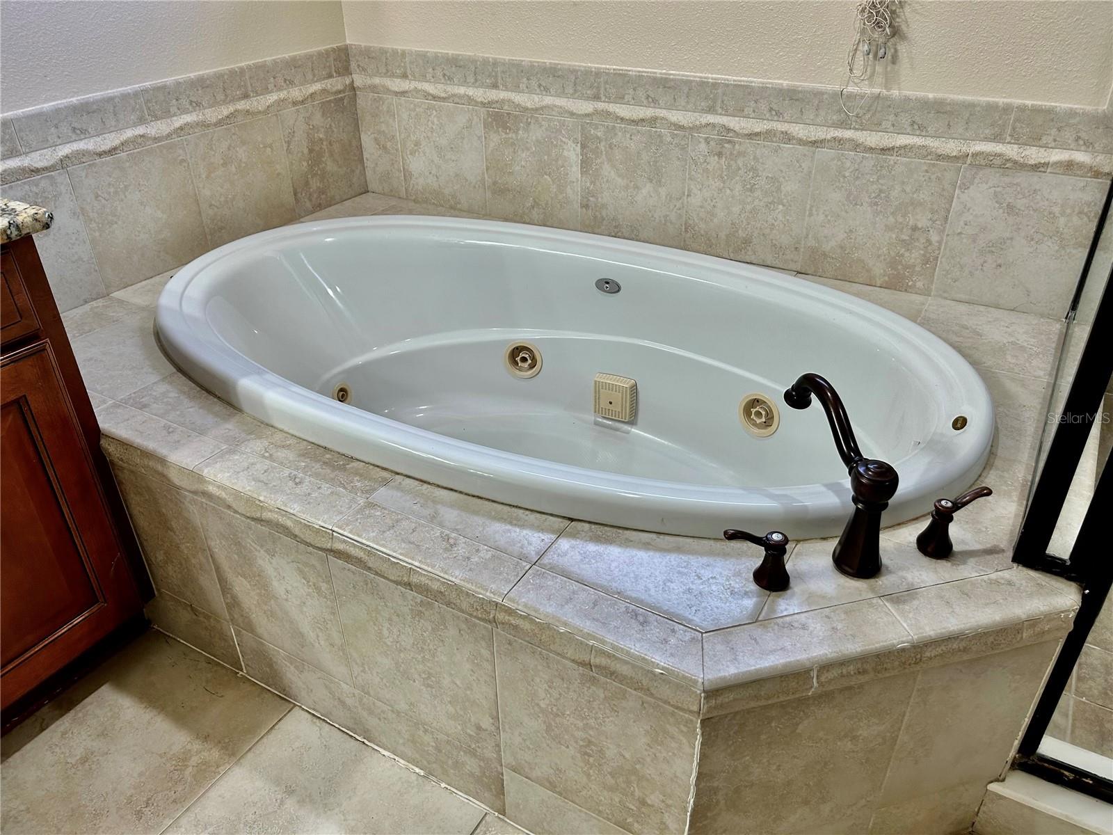 Image 52 of 90 For 2907 Winglewood Circle