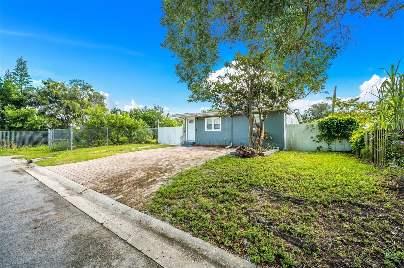 Image 2 of 25 For 1601 Palm Way