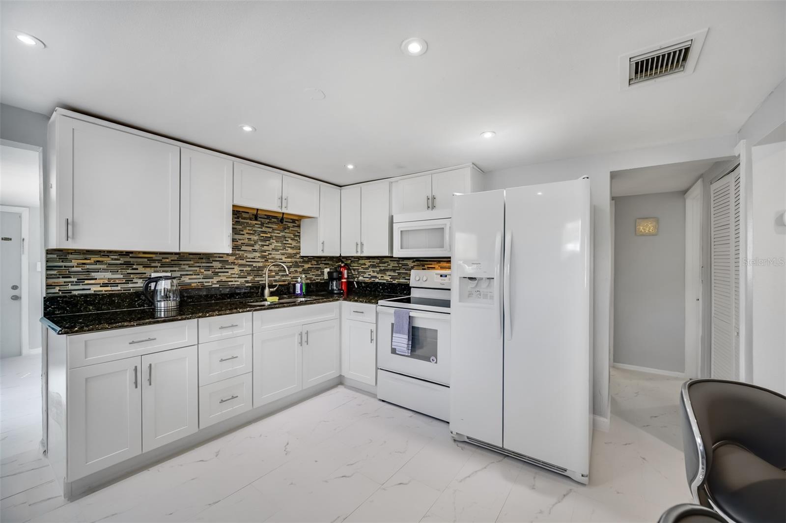 Image 9 of 25 For 1601 Palm Way