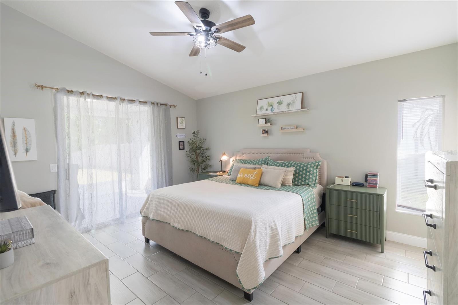 Image 19 of 50 For 1635 Ledgestone Drive