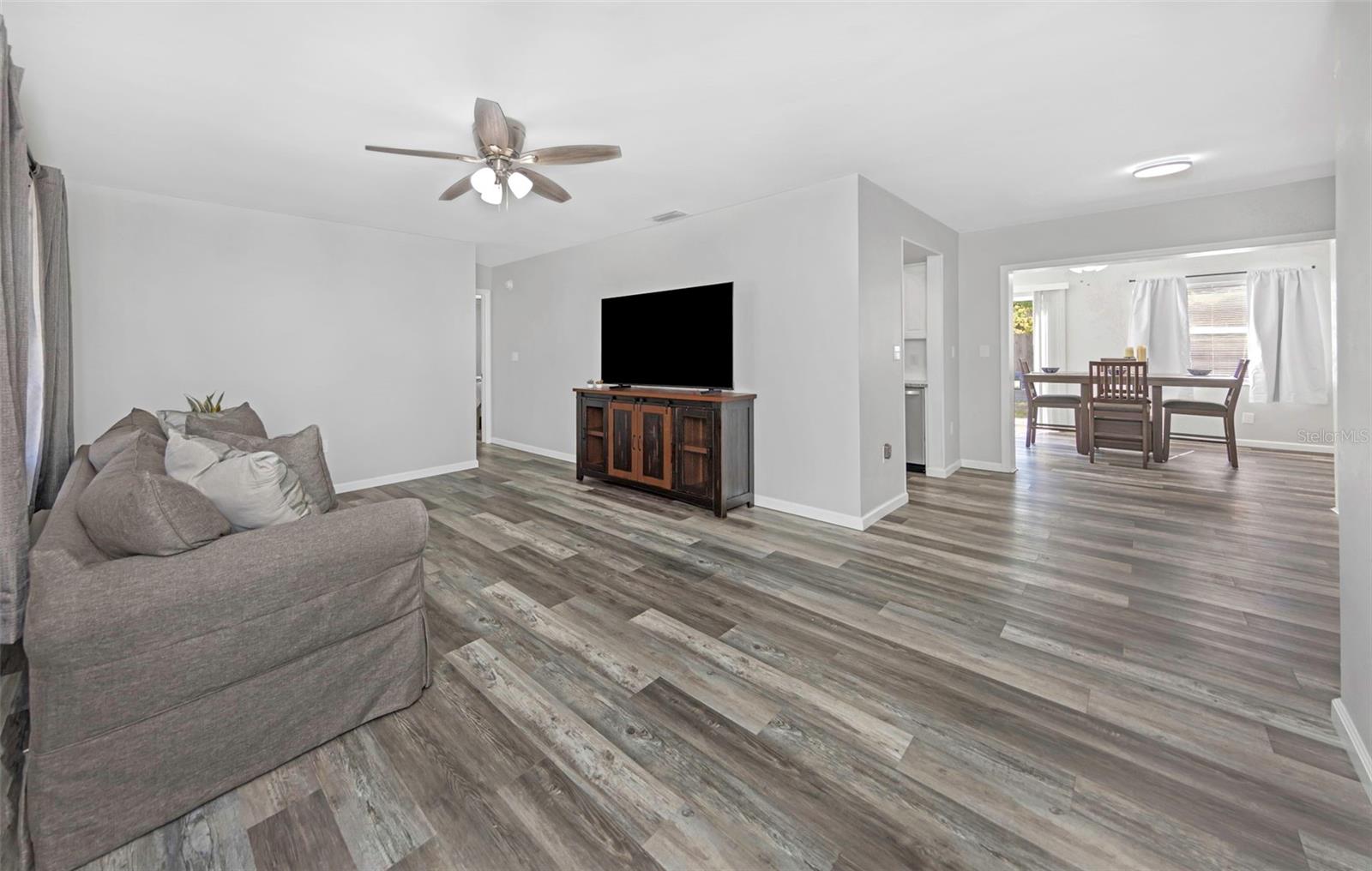 Image 9 of 32 For 6391 68th Lane N
