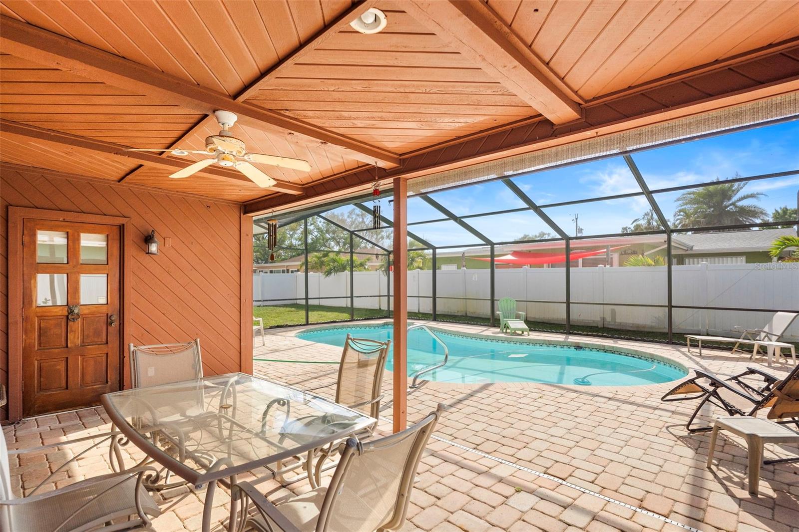 Listing photo id 8 for 1768 Harbor Circle E