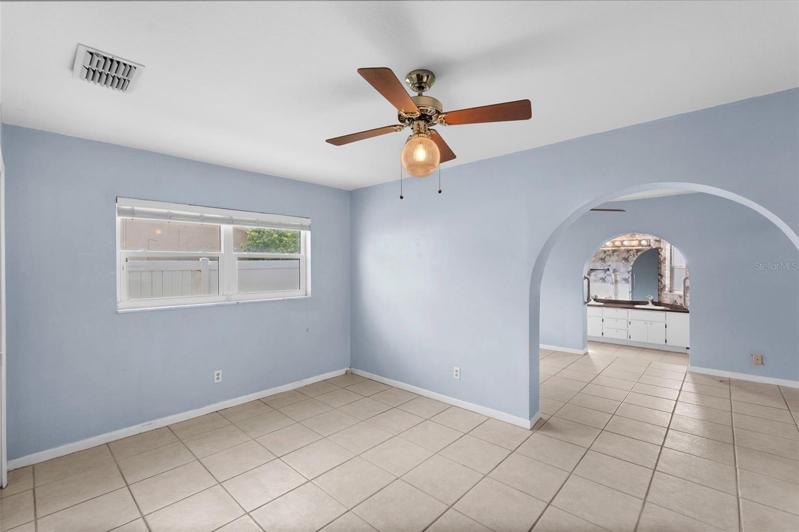 Listing photo id 11 for 1768 Harbor Circle E