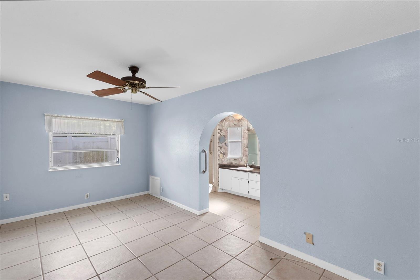 Listing photo id 14 for 1768 Harbor Circle E