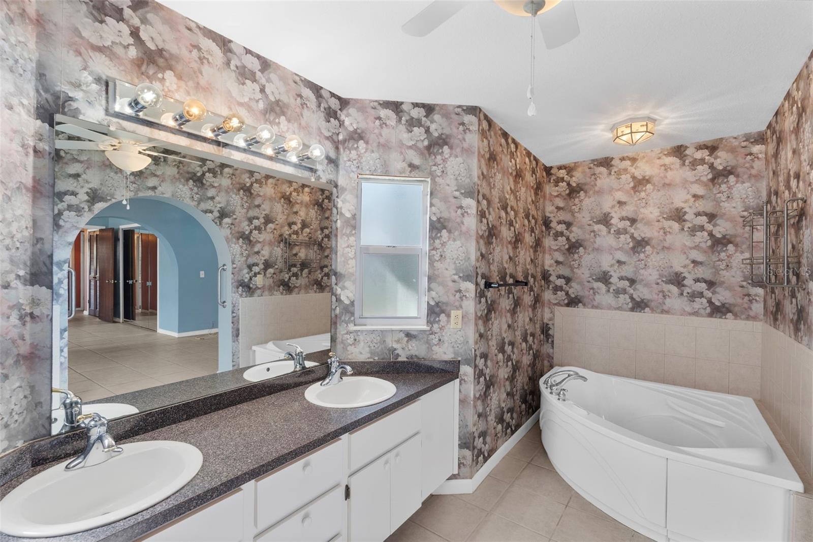 Listing photo id 15 for 1768 Harbor Circle E