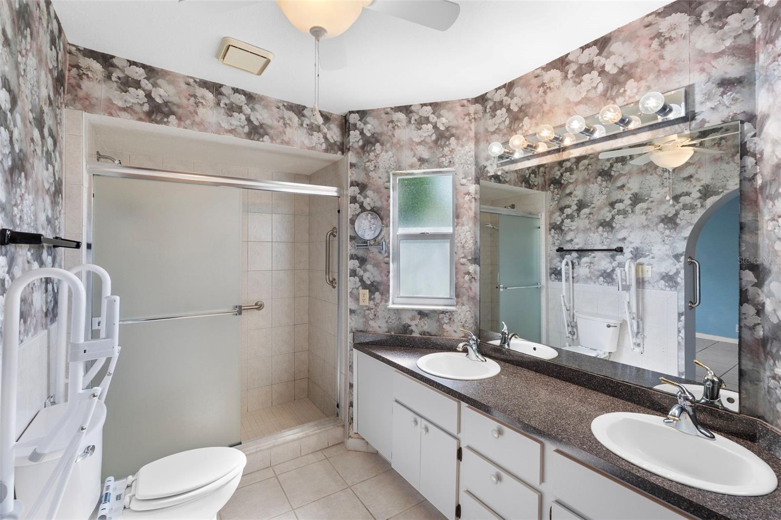 Listing photo id 16 for 1768 Harbor Circle E