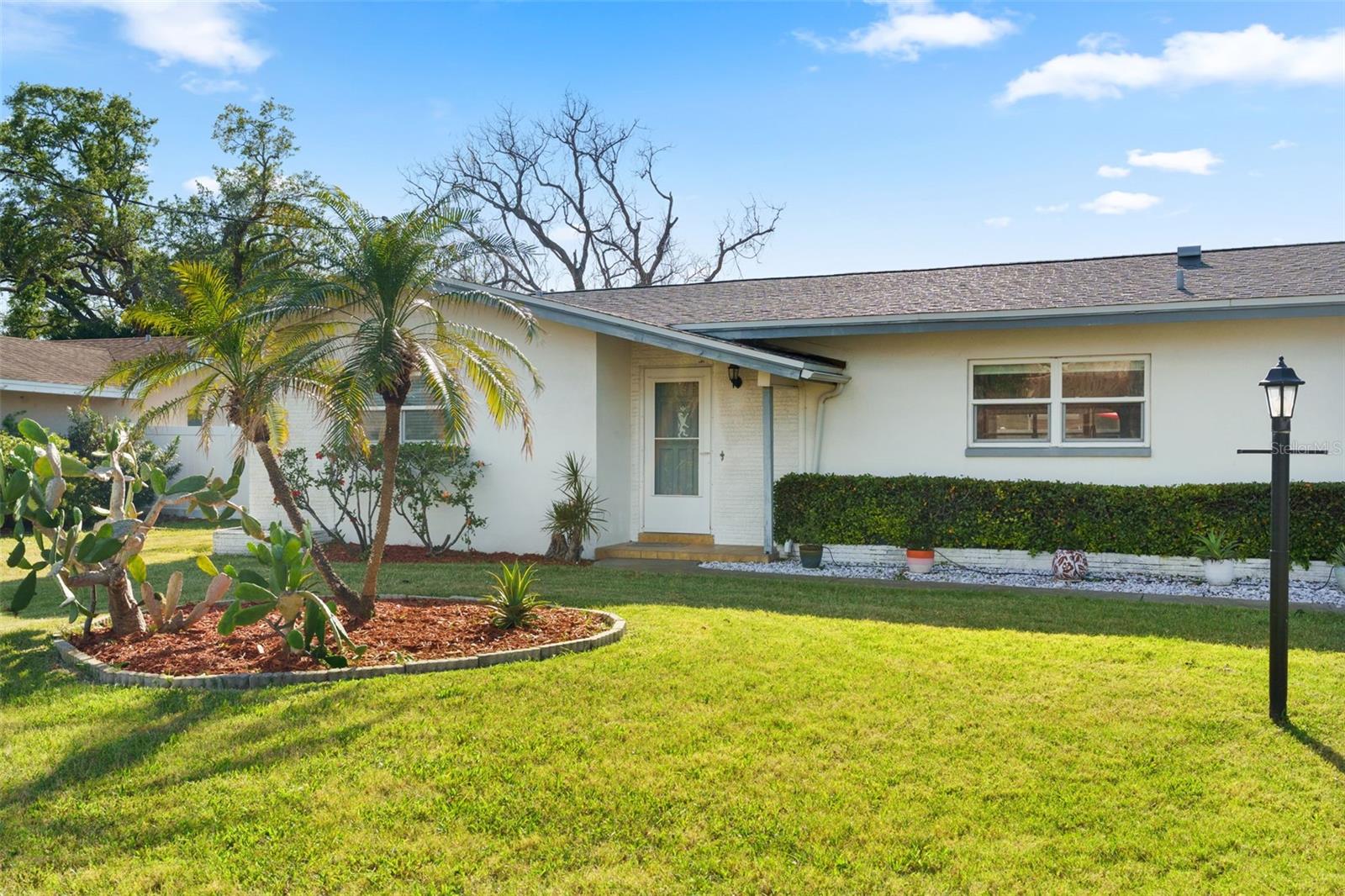 Listing photo id 0 for 1768 Harbor Circle E