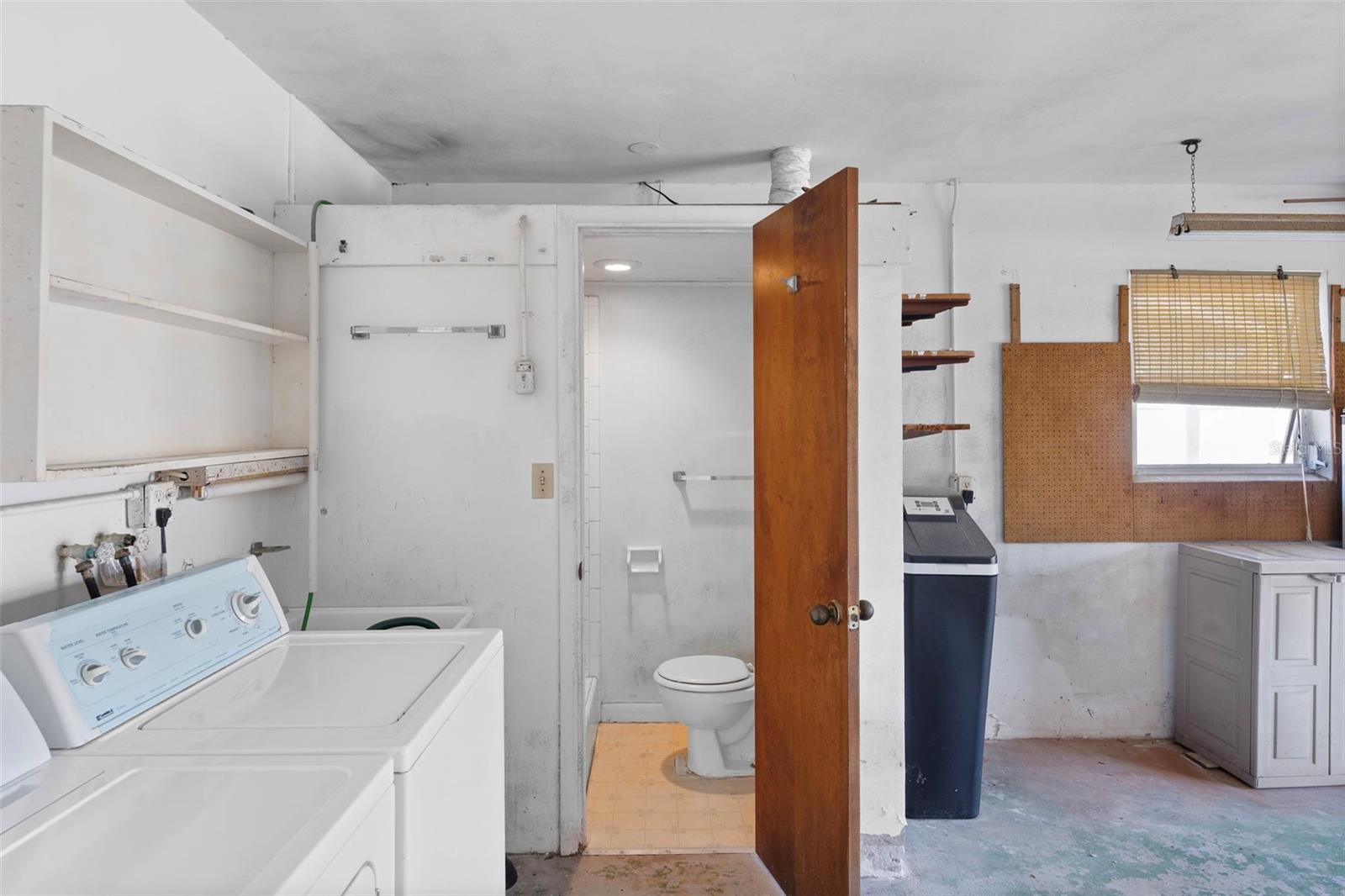 Listing photo id 25 for 1768 Harbor Circle E