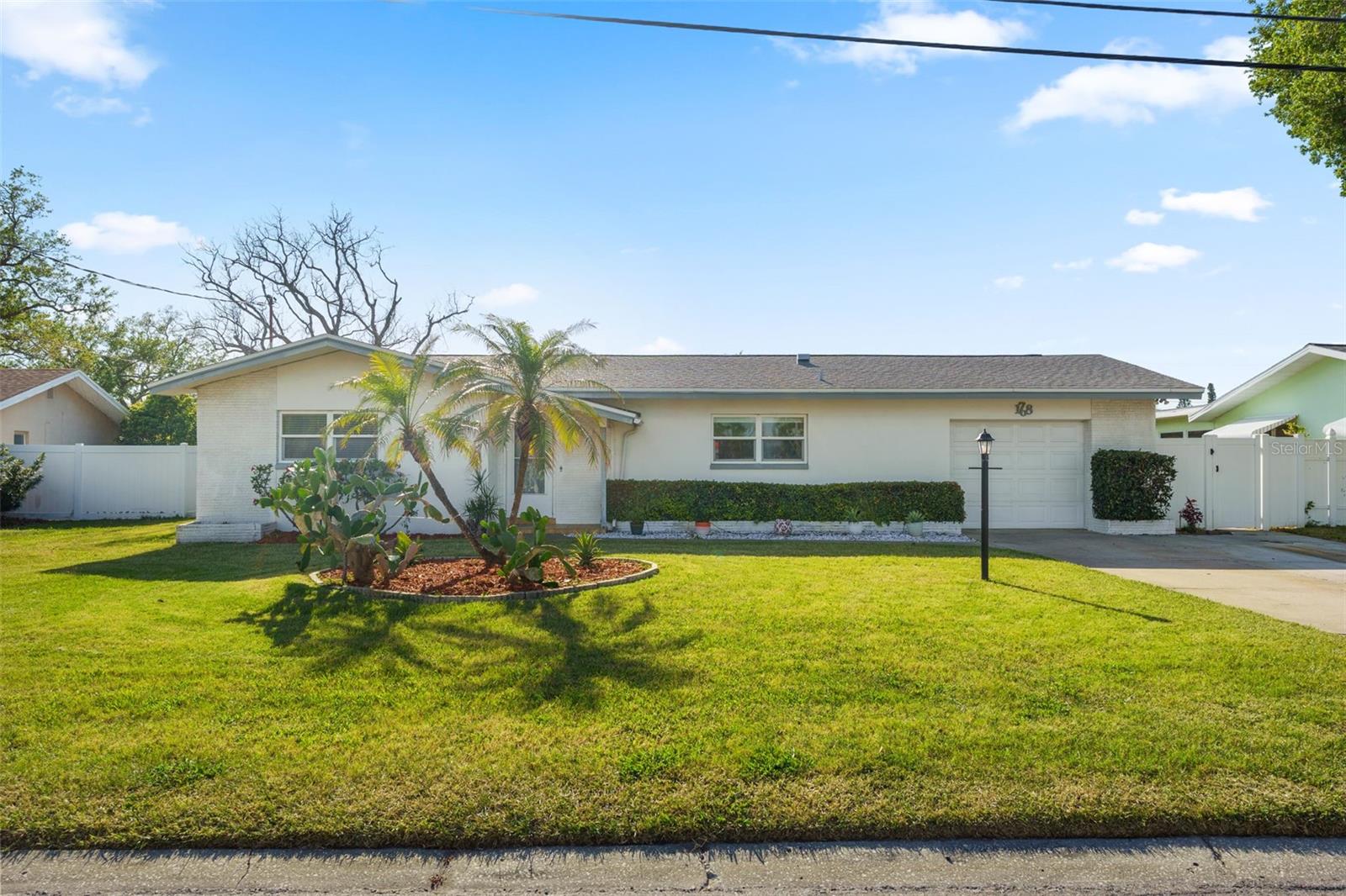 Listing photo id 27 for 1768 Harbor Circle E