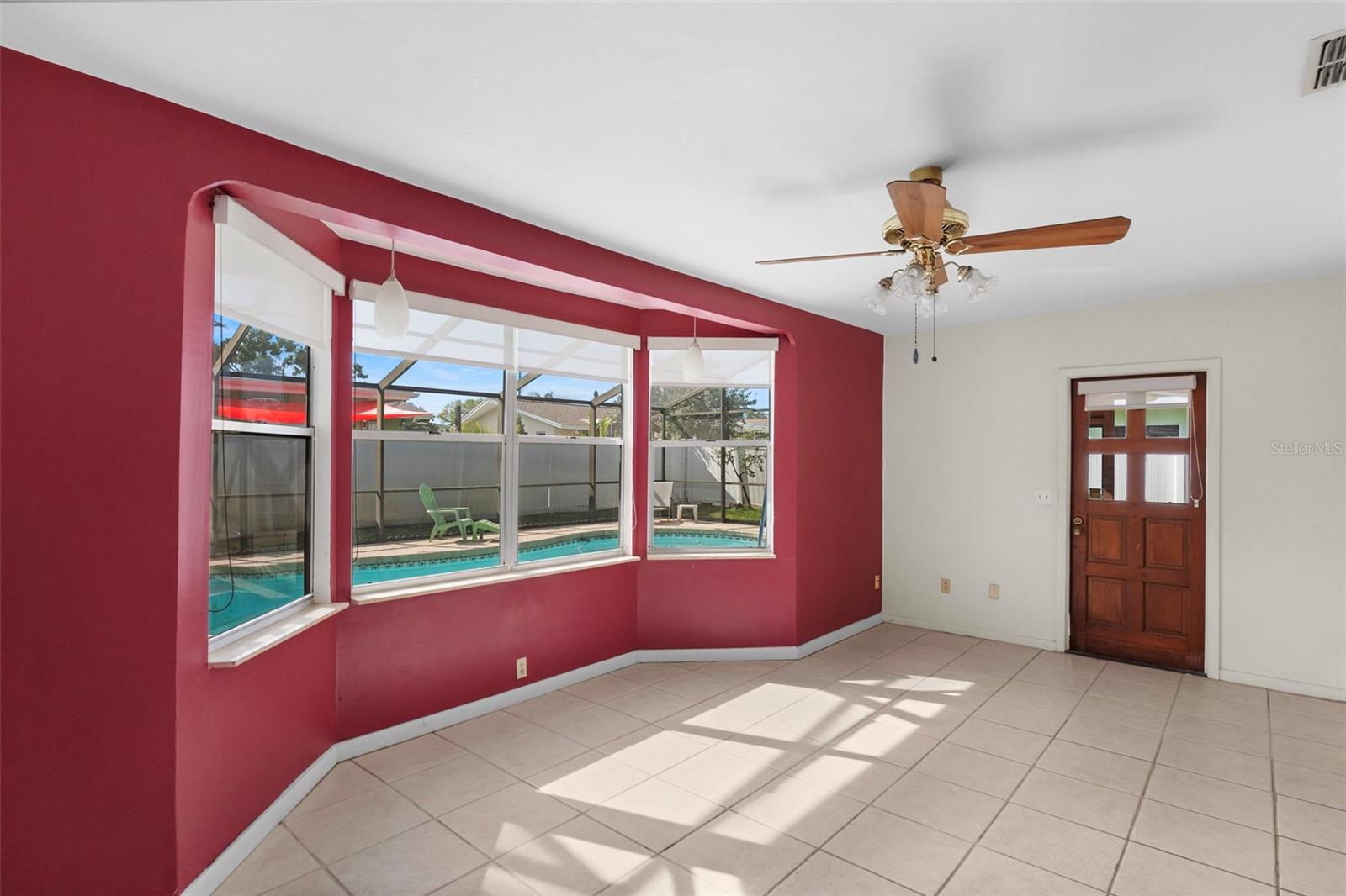 Listing photo id 6 for 1768 Harbor Circle E