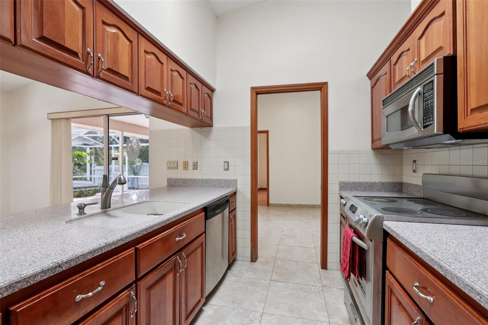 Image 11 of 42 For 1576 Ohio Avenue