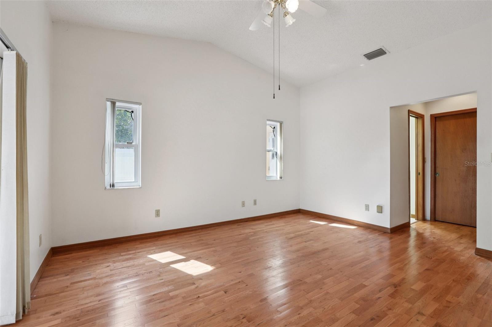 Image 16 of 42 For 1576 Ohio Avenue