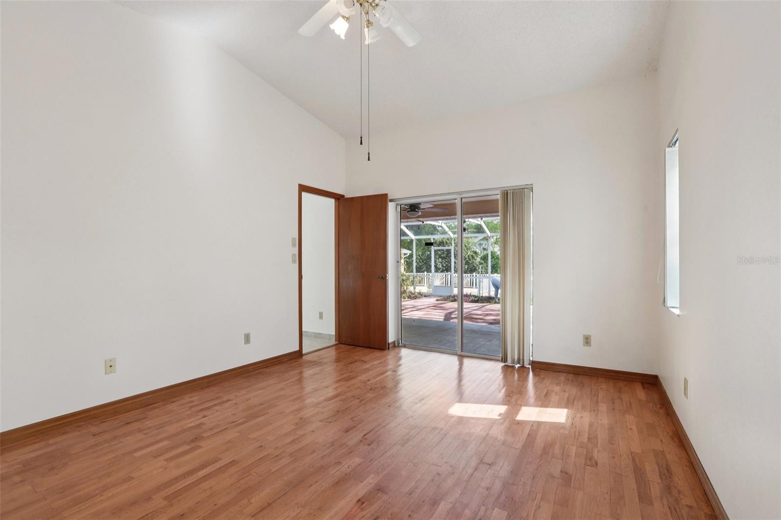 Image 18 of 42 For 1576 Ohio Avenue