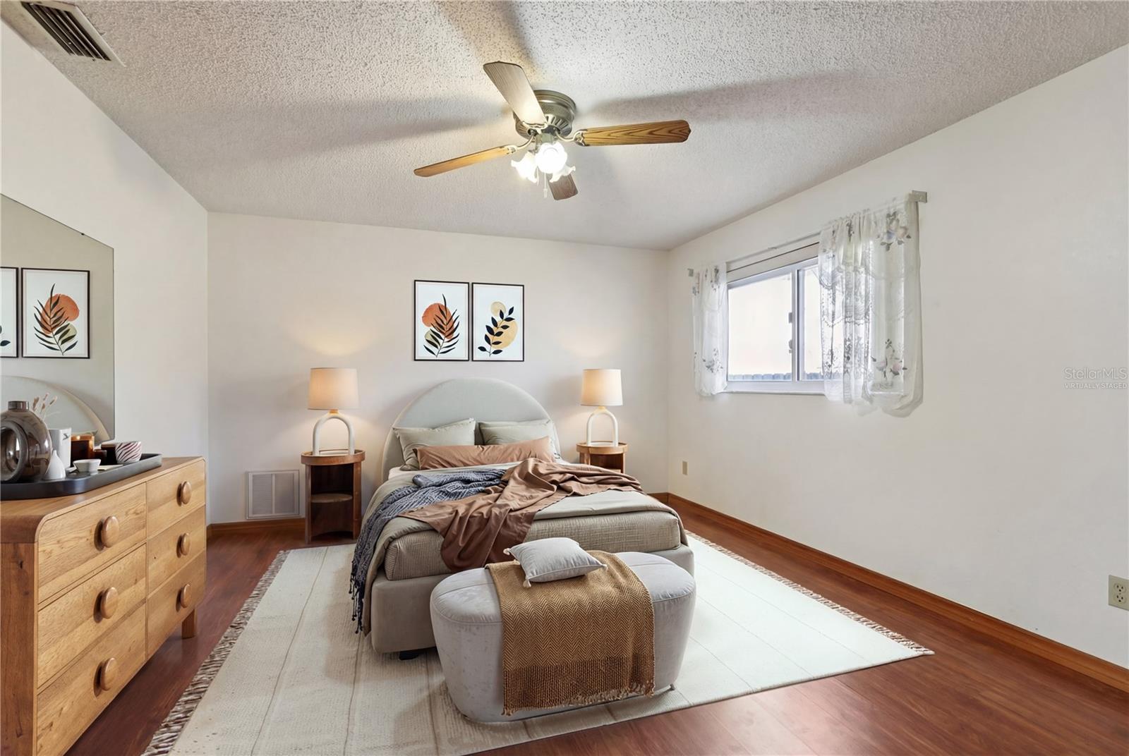 Image 22 of 42 For 1576 Ohio Avenue