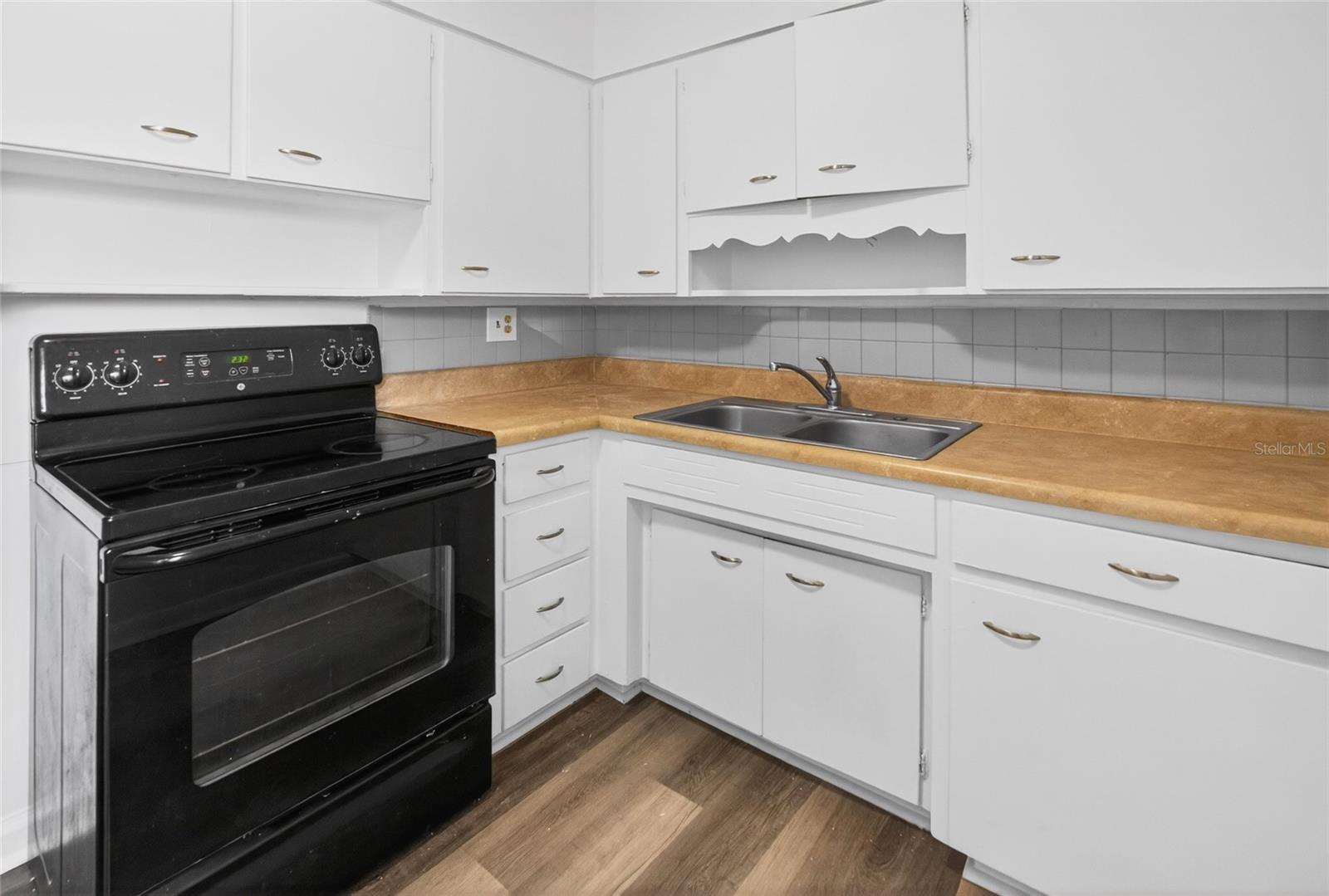 Image 3 of 25 For 1232 Woodland Avenue