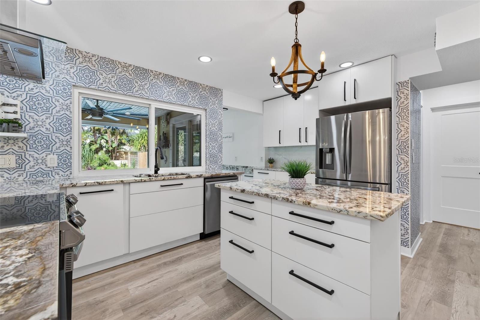 Listing photo id 11 for 1330 Belcher Drive