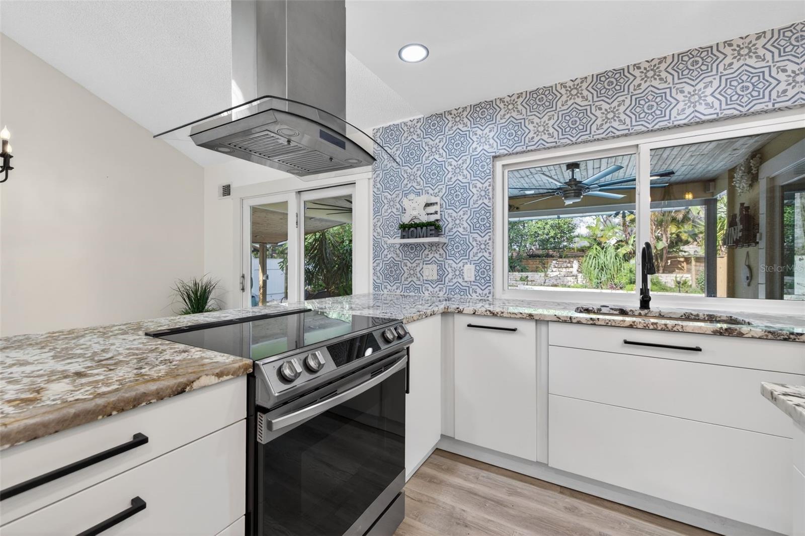 Listing photo id 12 for 1330 Belcher Drive