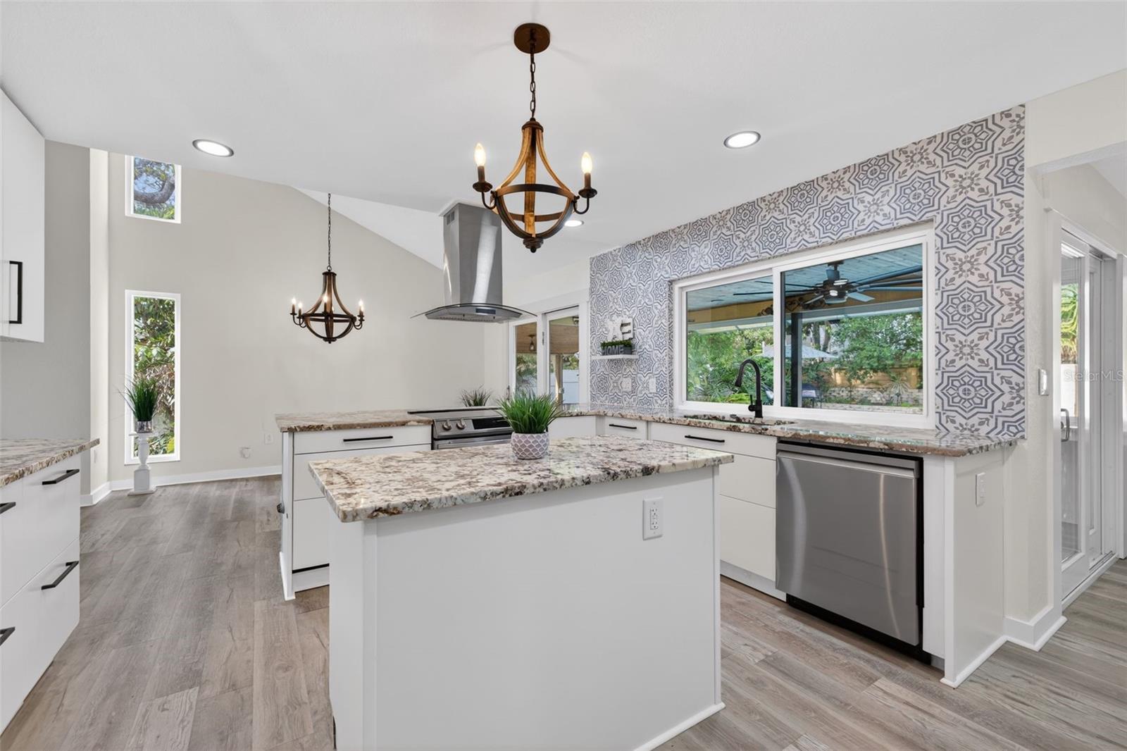 Listing photo id 15 for 1330 Belcher Drive