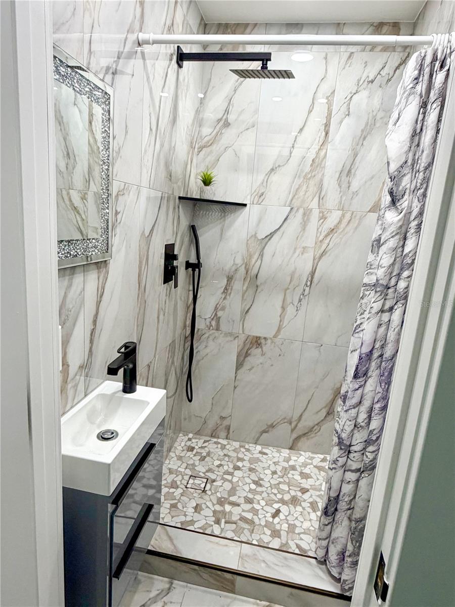 Listing photo id 18 for 1330 Belcher Drive