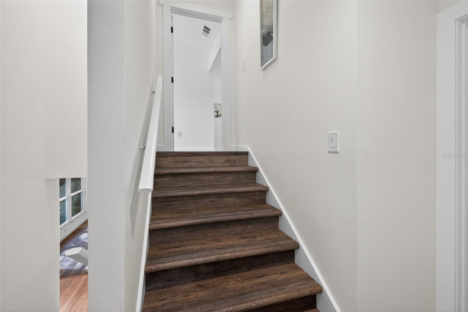 Listing photo id 25 for 1330 Belcher Drive