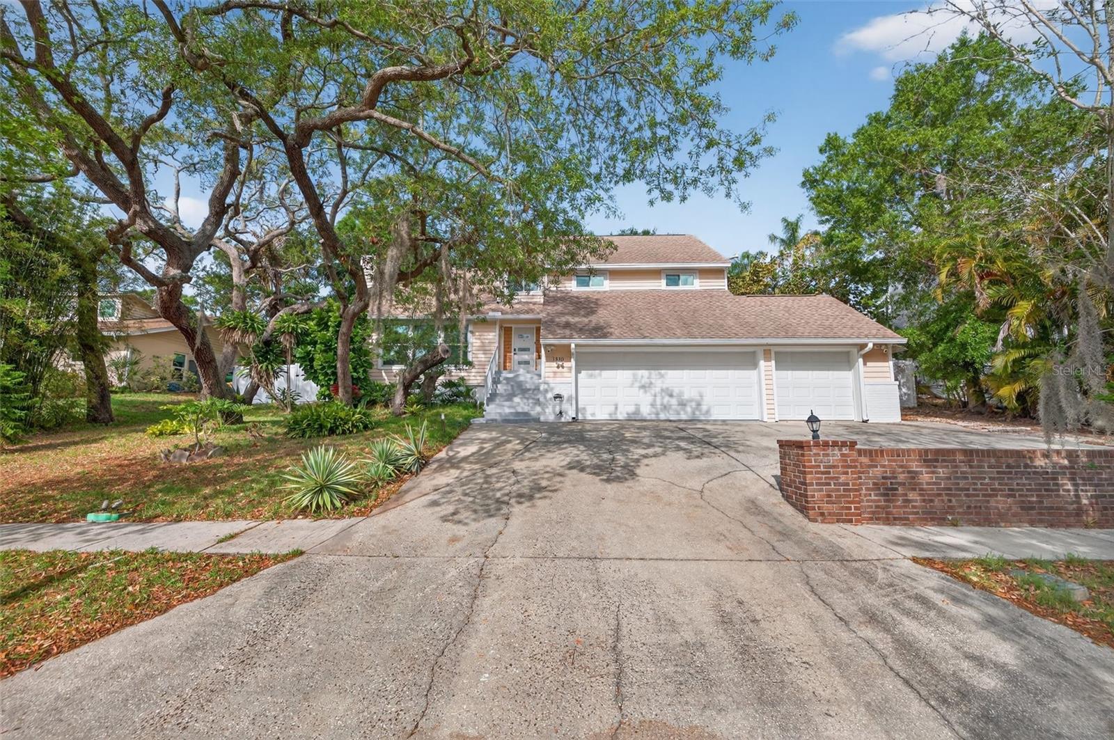 Listing photo id 1 for 1330 Belcher Drive