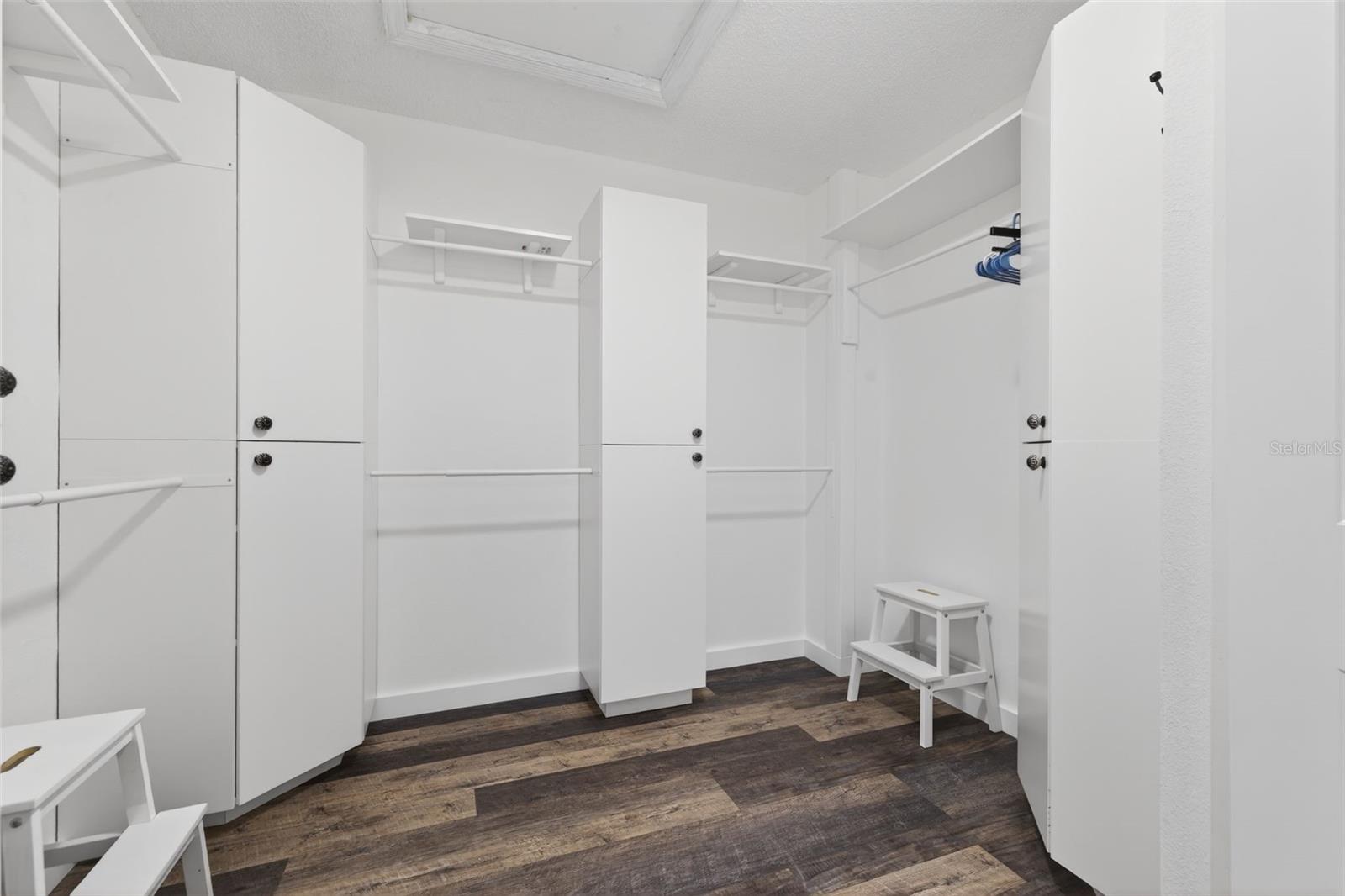 Listing photo id 28 for 1330 Belcher Drive