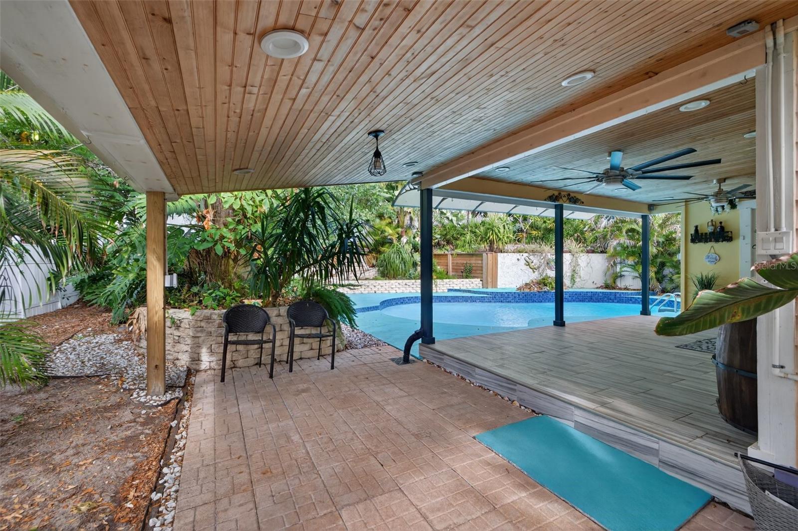 Listing photo id 36 for 1330 Belcher Drive