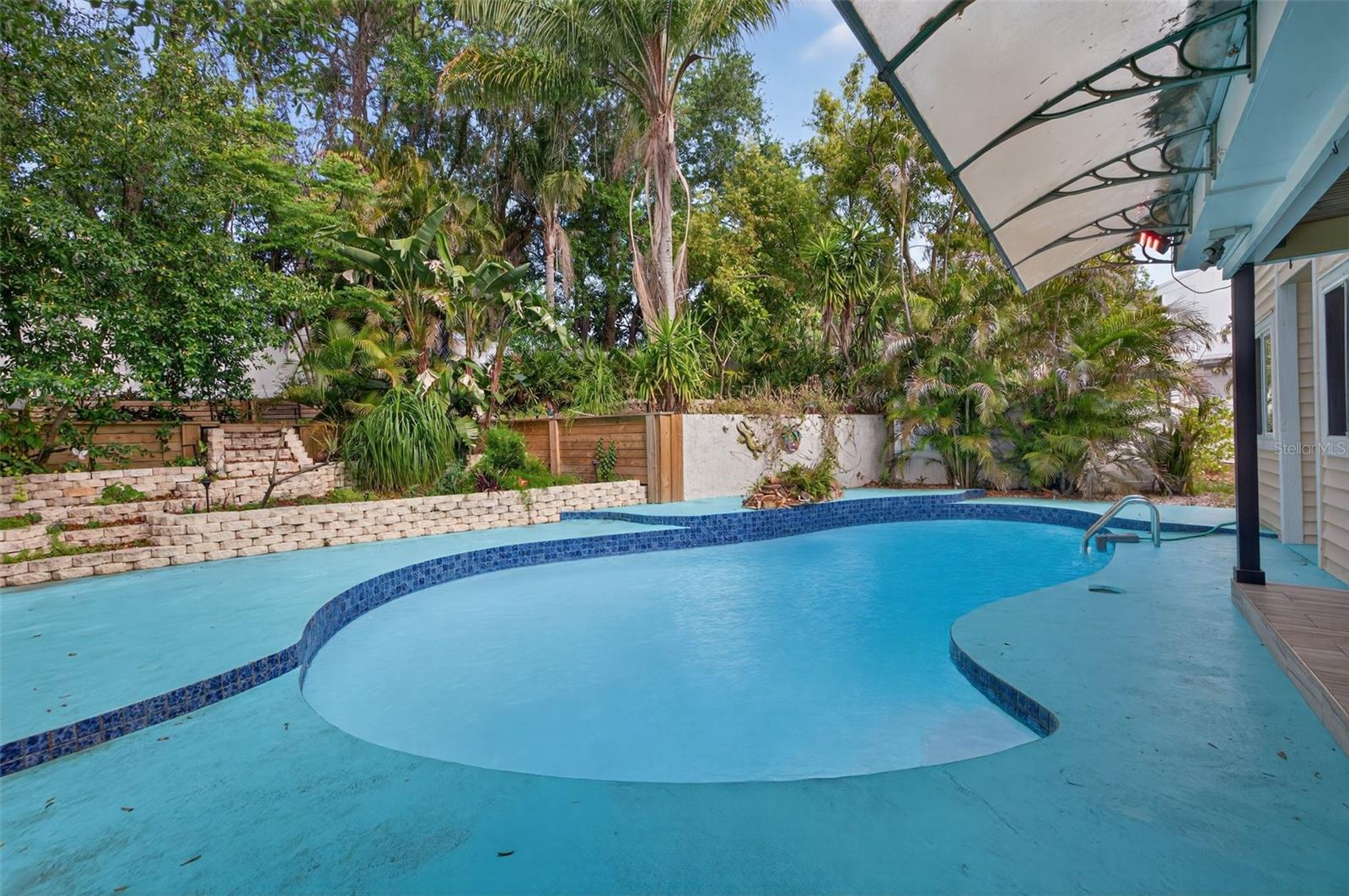 Listing photo id 37 for 1330 Belcher Drive