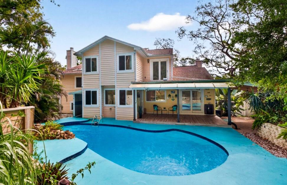 Listing photo id 2 for 1330 Belcher Drive