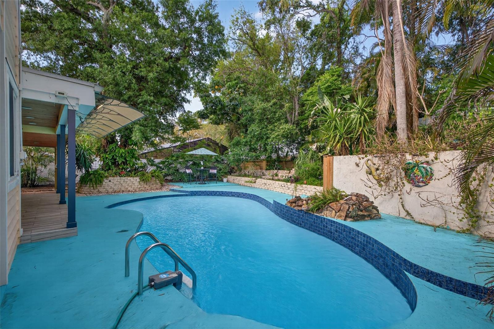 Listing photo id 39 for 1330 Belcher Drive