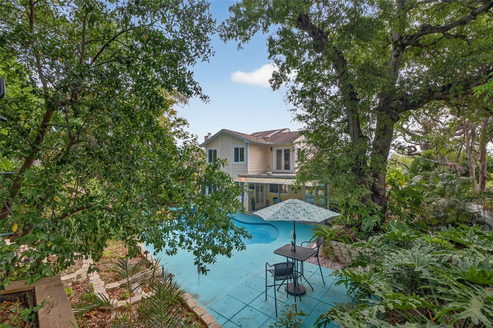 Listing photo id 42 for 1330 Belcher Drive