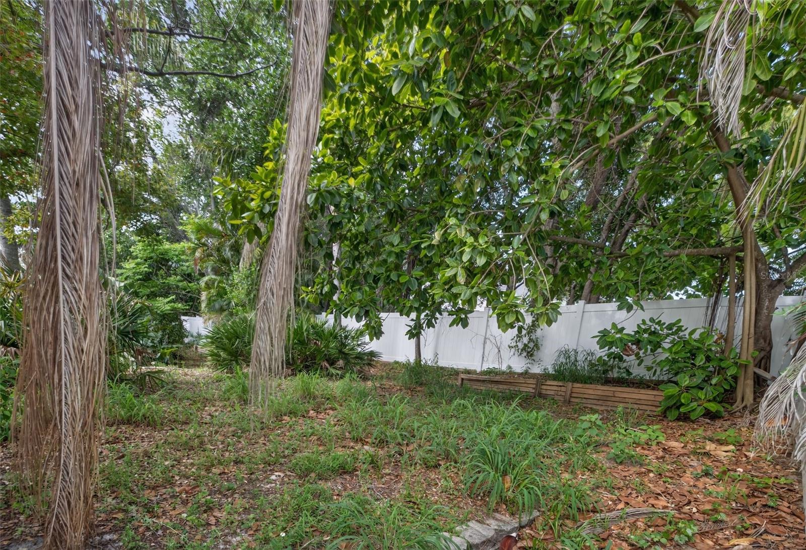 Listing photo id 44 for 1330 Belcher Drive