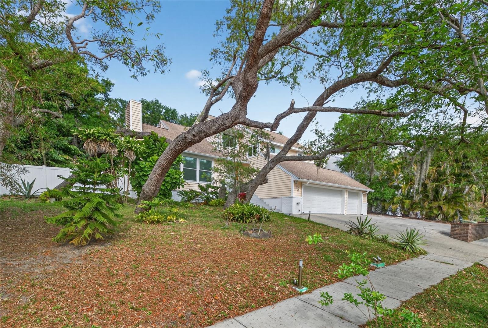 Listing photo id 47 for 1330 Belcher Drive