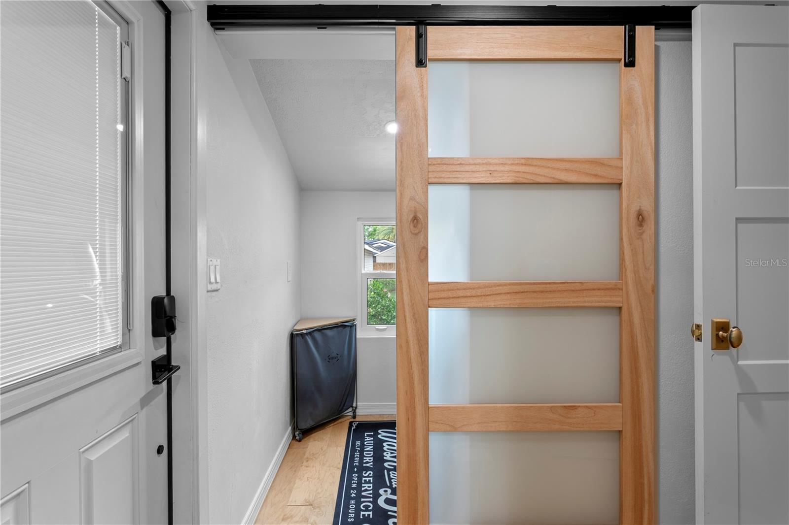 Image 25 of 50 For 735 40th Avenue N