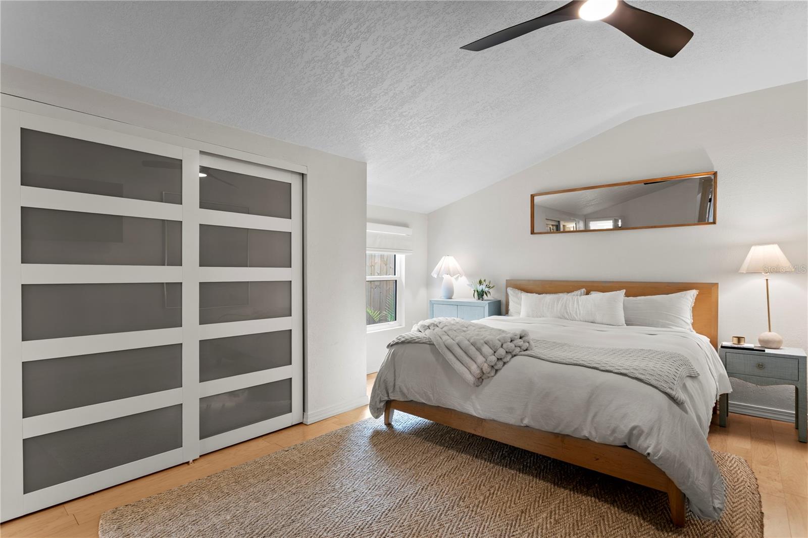 Image 27 of 50 For 735 40th Avenue N