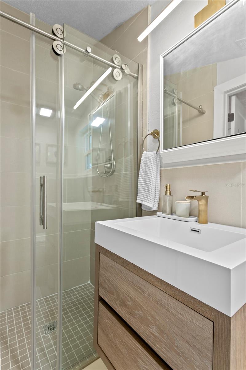 Image 31 of 50 For 735 40th Avenue N