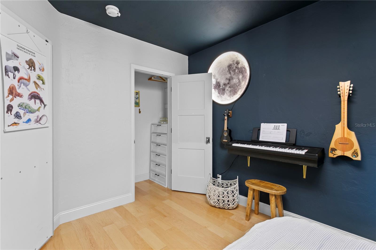 Image 37 of 50 For 735 40th Avenue N