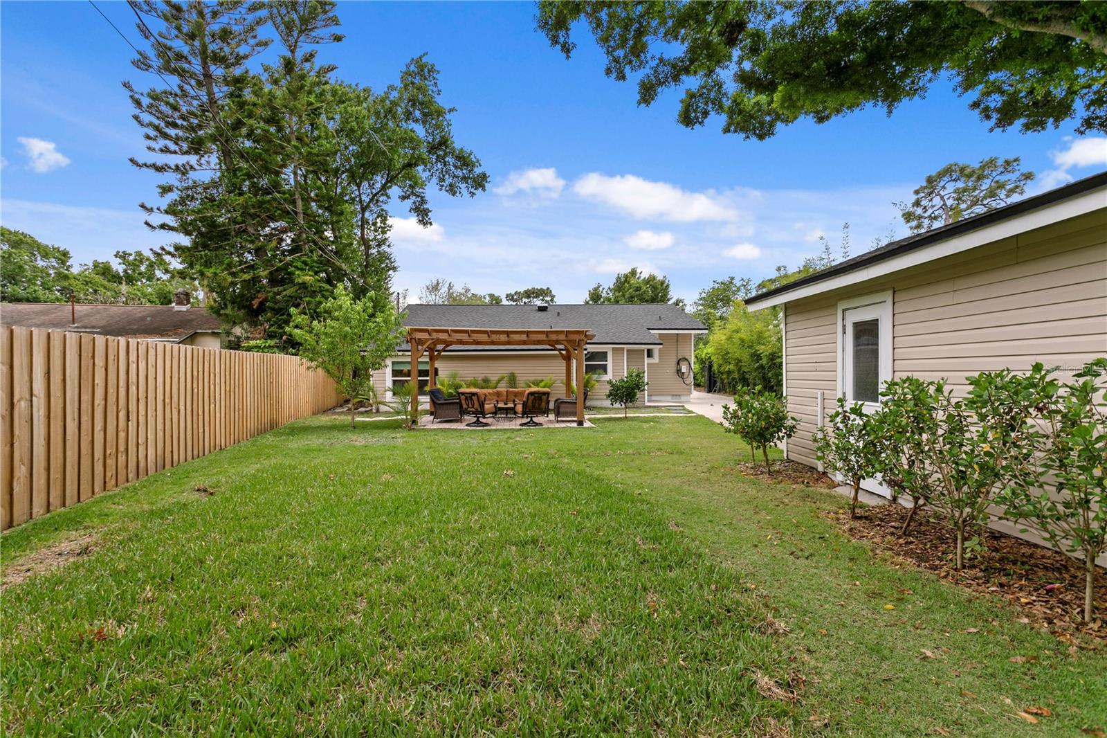 Image 42 of 50 For 735 40th Avenue N